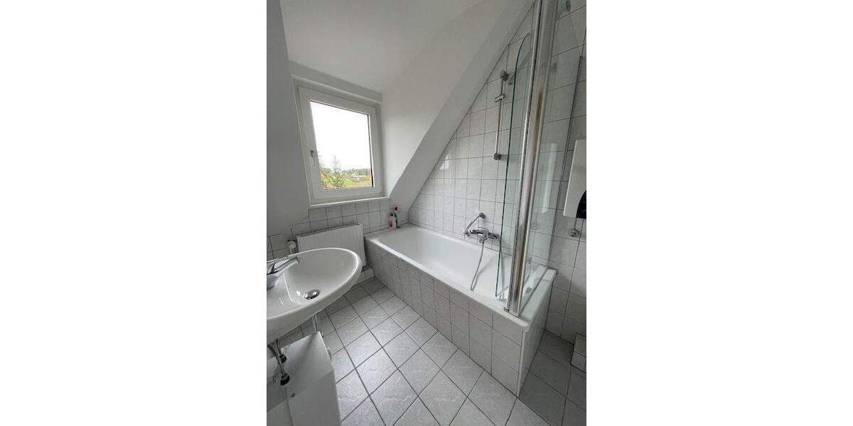 ***NEUES JAHR NEUE WOHNUNG...die RUHE SPÜREN...tolle Dachwohnung...EINBAUKÜCHE*** 3 zimmer