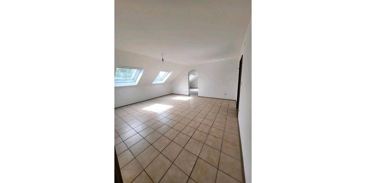 Dachgeschoßwohnung Nürnberg Gibitzenhof - 3.5 Zimmer, 100 m&sup2;, 900&euro; | Angebot:26416477