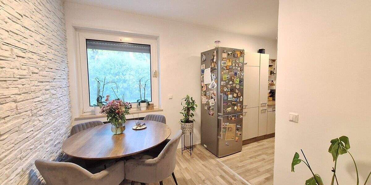 TOP 3-Zimmer Wohnung im Hochparterre mit Balkon und Einzelgarage in ruhiger Lage 3 zimmer