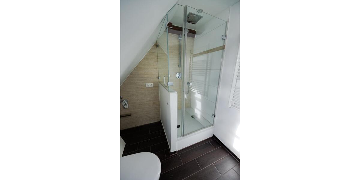 Charmante DG-Maisonette-Wohnung mit exkl. Ausstattung in Bruck 2.5 zimmer