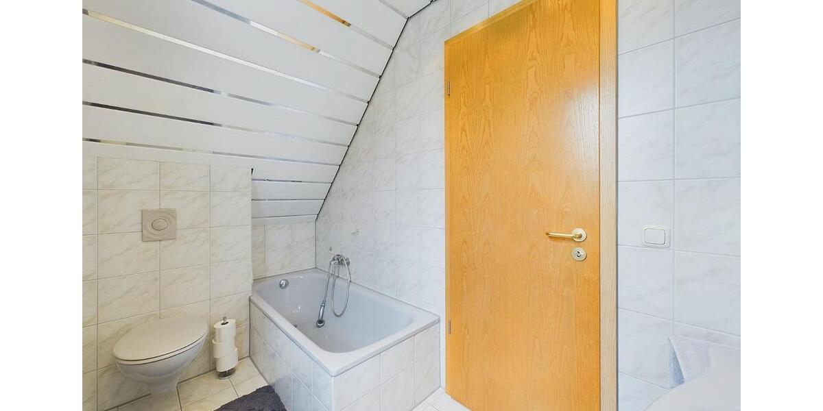 DHH mit Garten in der „Blauen Lagune“ – im Herzen von Oberasbach 5 zimmer