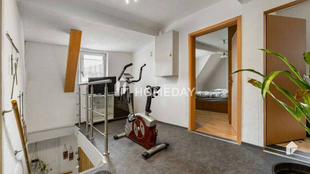 Schönes Bauernhaus mit 6 Zimmern und Garage in sehr guter Lage