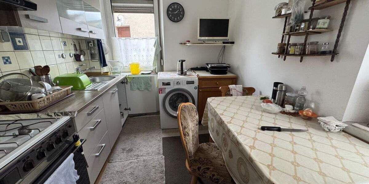 Röthenbach b. Stein ! 3,5-Zi.-Altbau-Whg. 75 m², Erdgeschoss mit Garage 3 zimmer