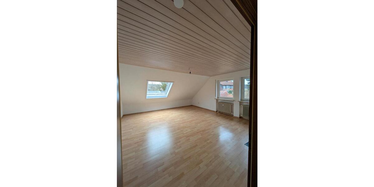 Dachgeschoßwohnung Schwabach - 4 Zimmer, 94 m&sup2;, 1.100&euro; | Angebot:25614057