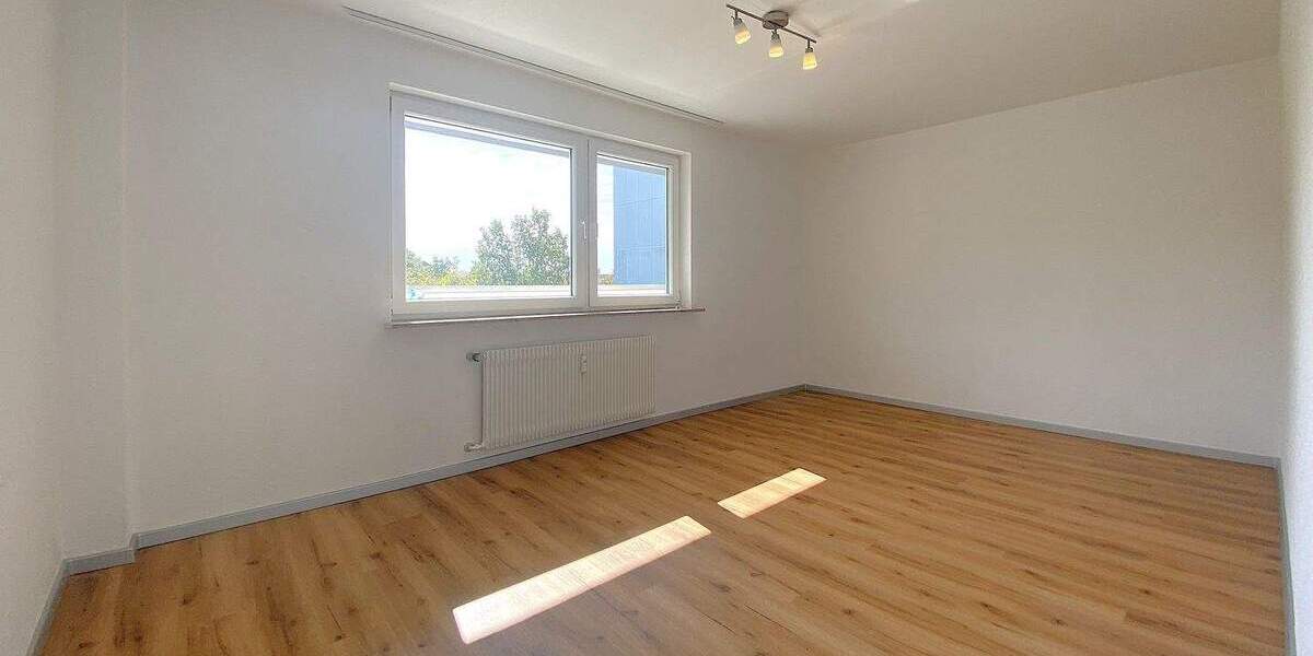 Helle 3-Zimmer-Wohnung mit Süd-Balkon, Garage und Einbauküche - sofort beziehbar 3 zimmer