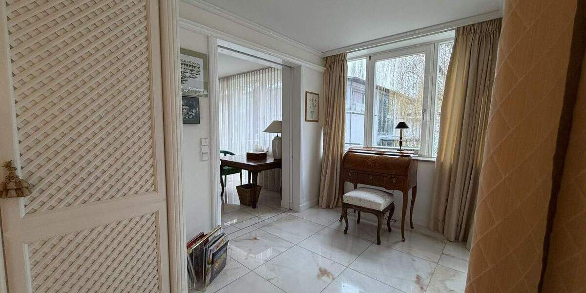 Etagenwohnung Nürnberg Gleißhammer - 4 Zimmer, 208 m&sup2;, 2.200&euro; | Angebot:26502648