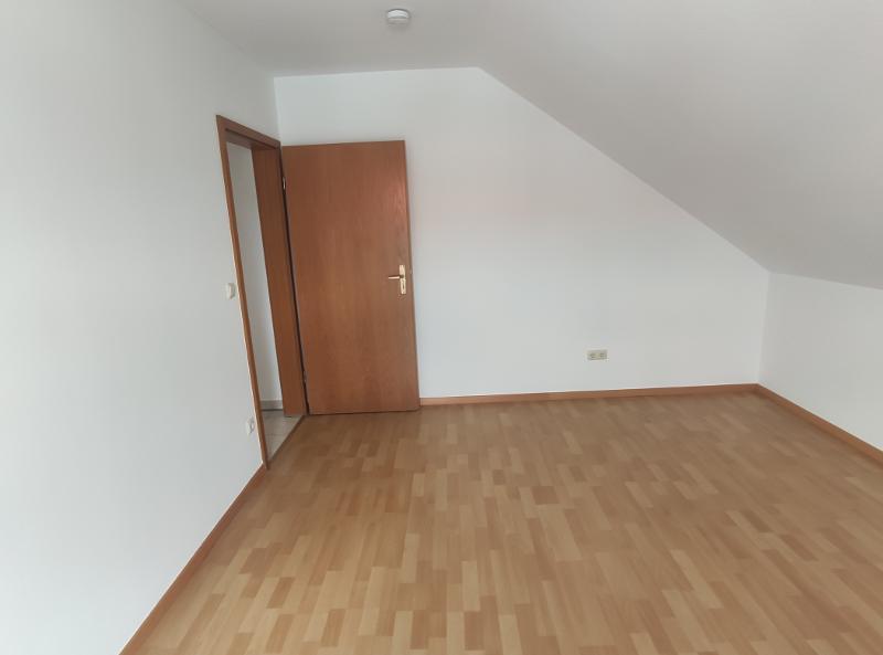 3 Zi. Wohnung (Nr. 6) im DG (2. OG) mit Balkon und Garage 3 zimmer
