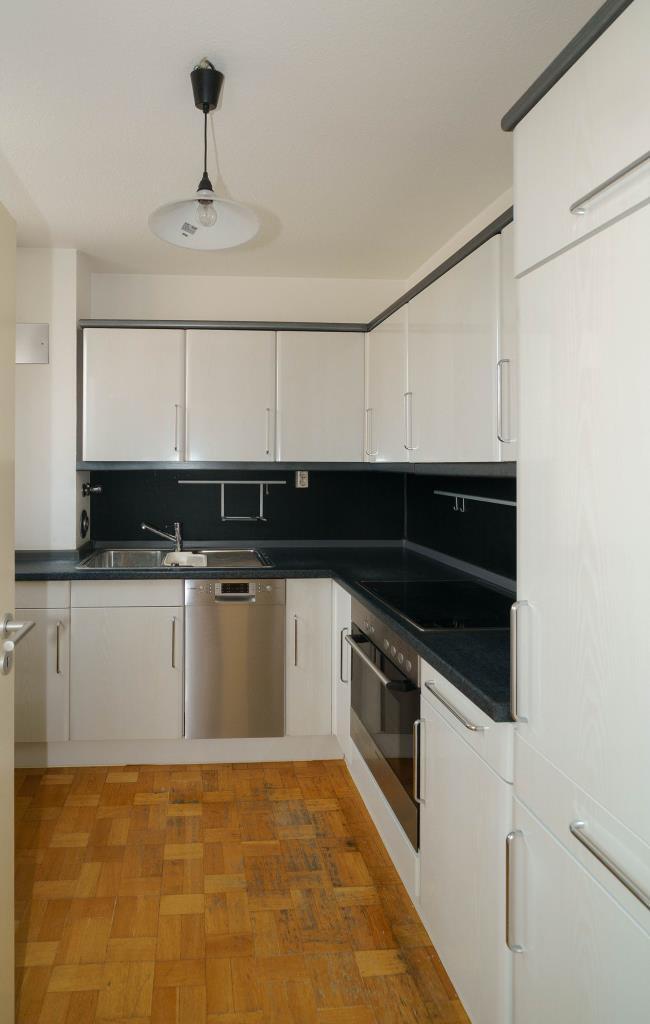 Wohlfühlen auf zwei Ebenen! Lichtdurchflutete Maisonettewohnung mit Burgblick und Tiefgaragenstellplatz. 3.5 zimmer