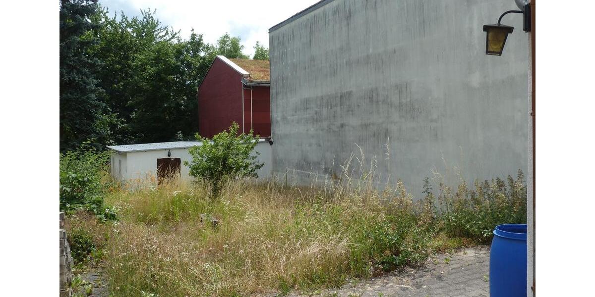 Grundstück in zentraler ruhiger Lage m. Altbestand DHH renovierun 4 zimmer