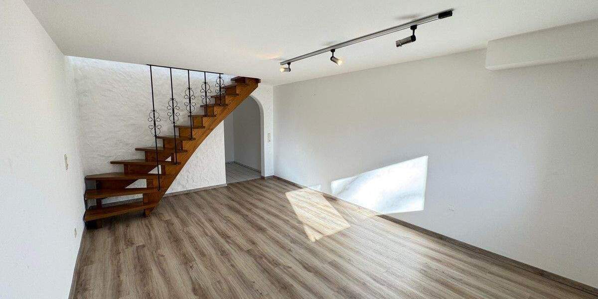 Großzügige 4-Zimmer-Wohnung mit Schwimmbadanteil, 2 Garagen und Zugang zum Gemeinschaftsgarten 4 zimmer