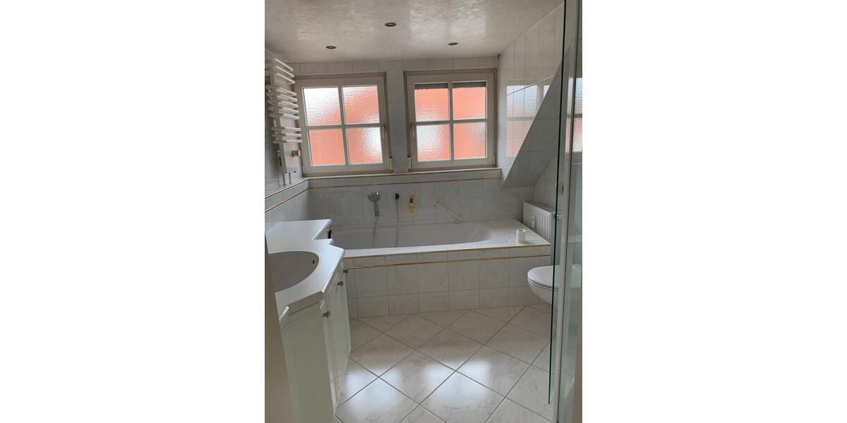 Lichtdurchflutete 4-Zimmer-Dachgeschosswohnung mit Dachterrasse 4 zimmer