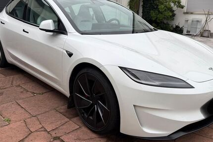 Tesla Model 3 9.100 km 48.990 € Nürnberg 90469