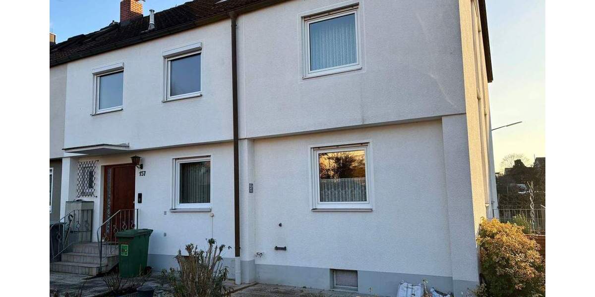 Hier wohnt man gern: Kinder willkommen...Großzügiges REH in ER-Eltersdorf 8 zimmer