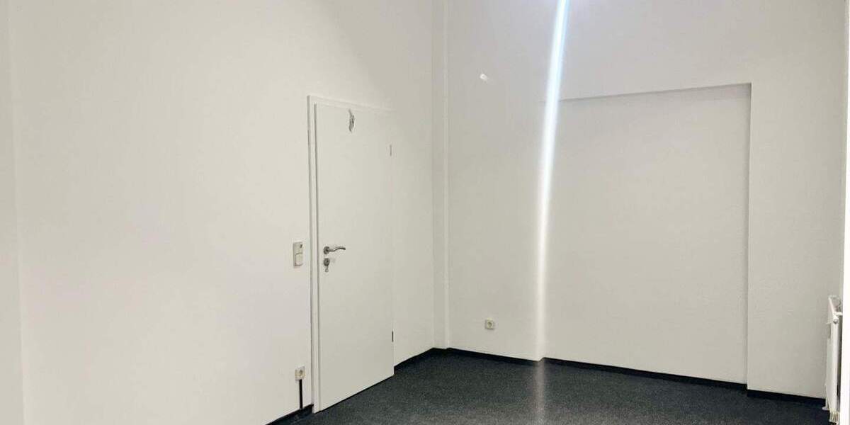 ***REPRÄSENTATIVE LADENEINHEIT *** IN BESTER LAGE AM MARKTPLATZ IN LAUF 3 zimmer