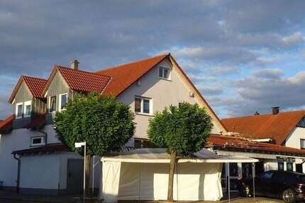 Wohn- und Geschäftshaus in zentraler Lage von Herzogenaurach-Lohhofgebiet 8 zimmer