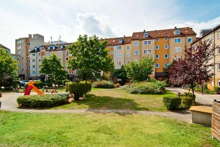 Renovierte DG- 2-Zimmer-Wohnung mit Sonnenbalkon ab sofort frei, Aufzug vorhanden