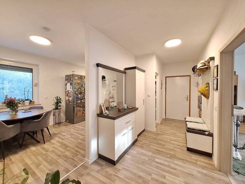 Renovierte 3-Zimmer Wohnung im Hochparterre mit Balkon und Einzelgarage