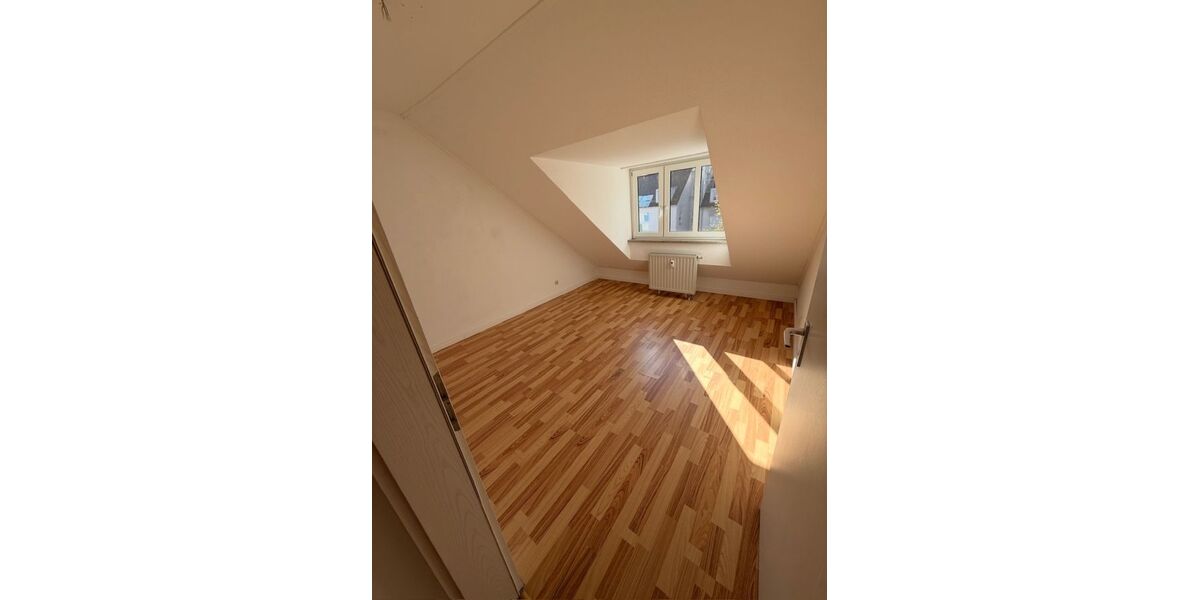 Lichtdurchflutete 3-Zimmer-Dachgeschosswohnung mit Südwestbalkon in Schwand - 3- Schwandstetten Schwand | Angebot:27621624