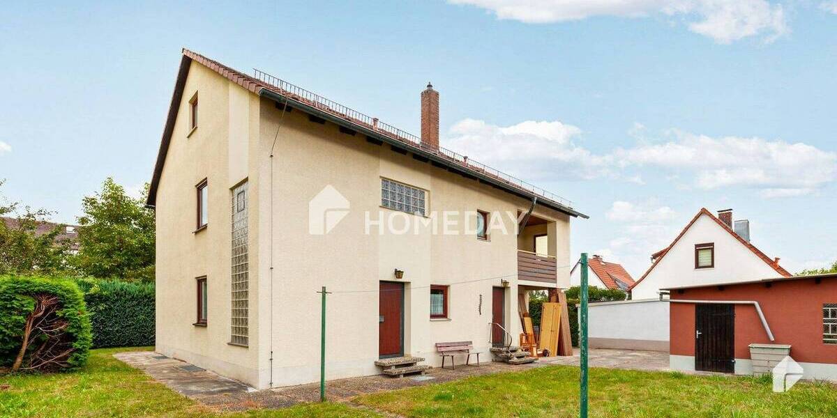 Attraktives Zweifamilienhaus mit 8 Zimmern, EBK und Garage in ruhiger Lage von Nürnberg 8 zimmer