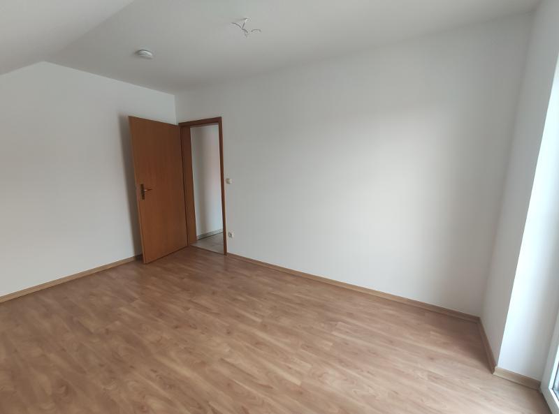 3 Zi. Wohnung (Nr. 6) im DG (2. OG) mit Balkon und Garage 3 zimmer