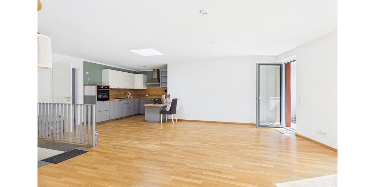 Große komfort Wohnung mit EBK und eigener ca. 25m² großer Dachterrasse 5 zimmer