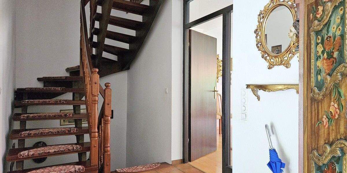 TOP WOHNLAGE-Nürnberg-Weiherhaus! Doppelhaushälfte mit Terrasse, Garten und Garage! 4 zimmer