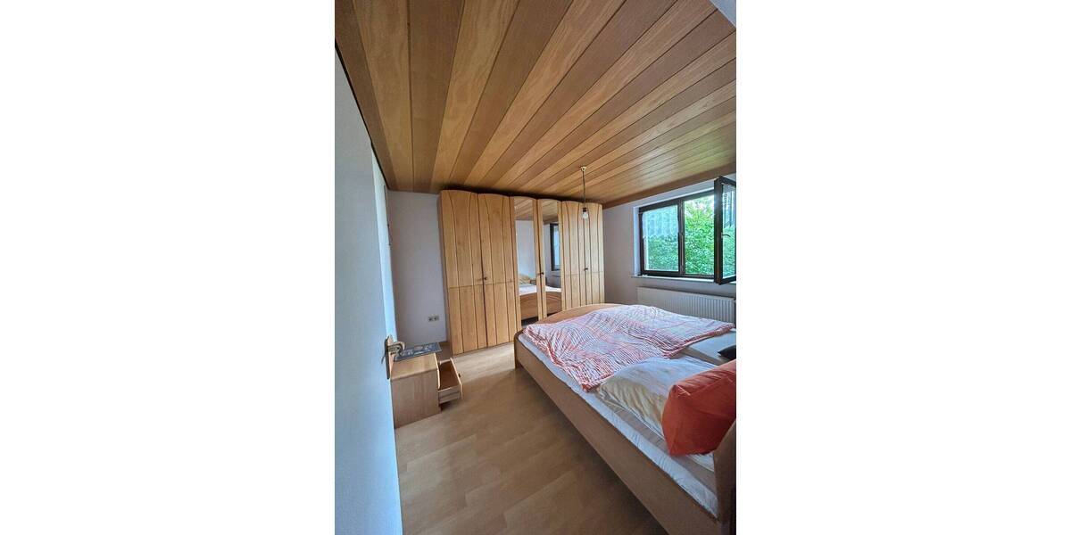 Charmante Doppelhaushälfte im fränkischen Stil mit Garage in ruhiger Wohnlage von Alterlangen (sanierungsbedürftig) 5 zimmer