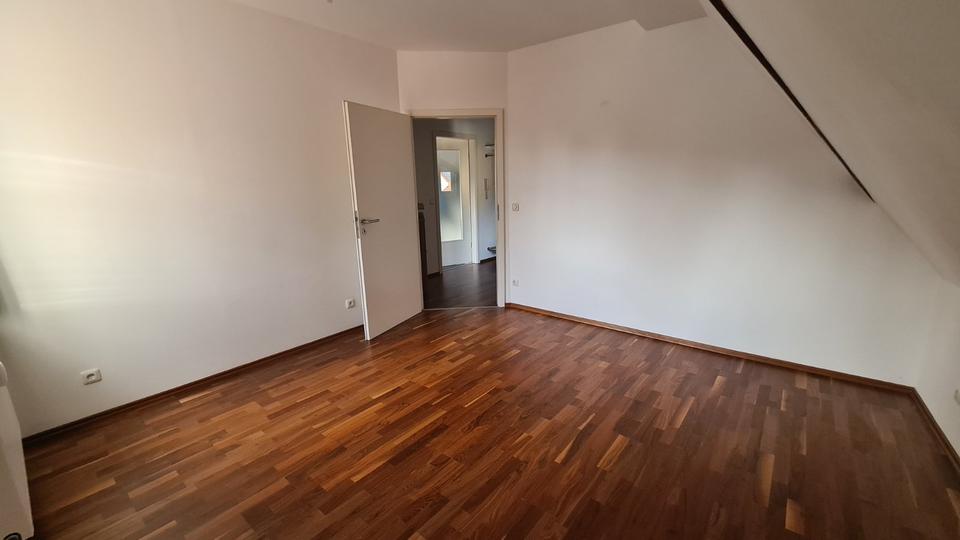 Charmante DG-Maisonette-Wohnung mit exkl. Ausstattung in Bruck 2.5 zimmer