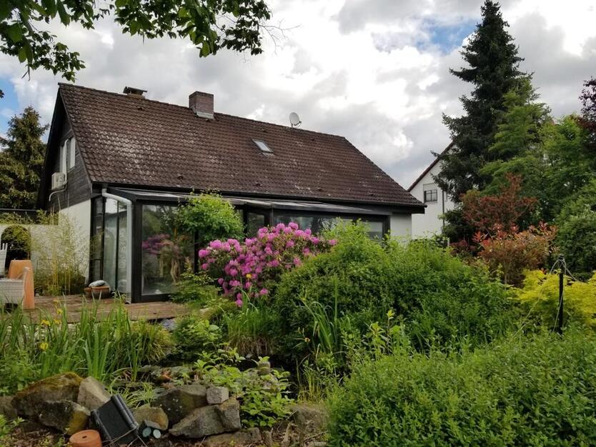 Seltene Gelegenheit - Haus mit Talblick, Doppelgarage und Garten