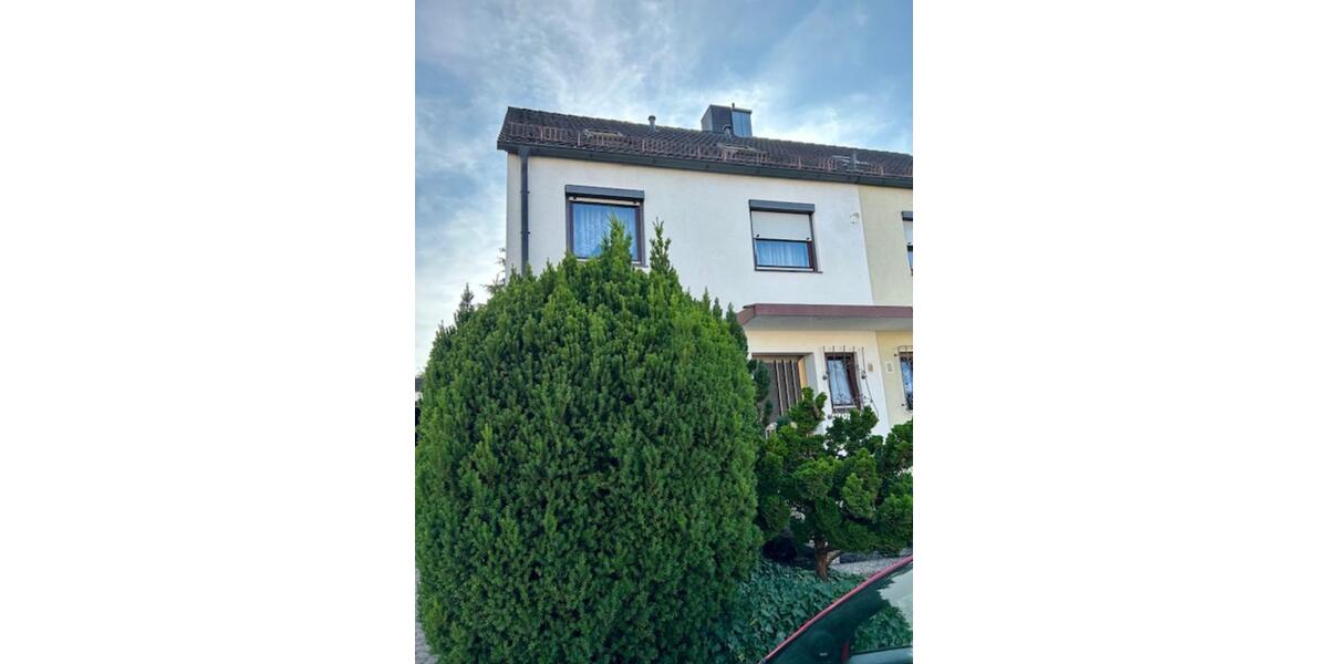 Doppelhaushälfte mit großer Garage am Haus und Garten 7 zimmer