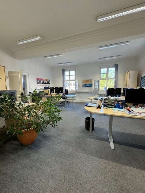 Büro in Erlangen 2.400 € 180 m²