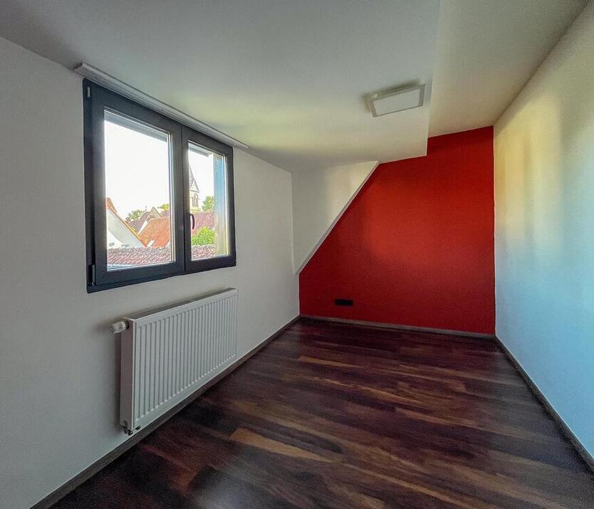 Überwiegend saniertes Doppelhaus in ruhiger Lage! 8 zimmer