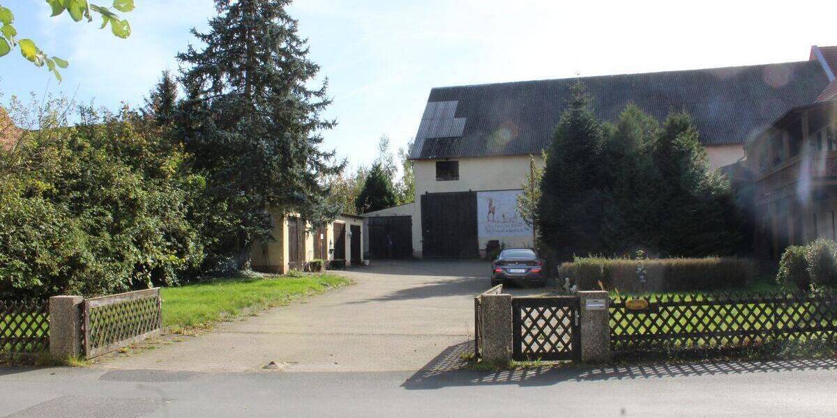 BAU-ENTWICKLUNGSGRUNDSTÜCK ODER SANIERUNGSOBJEKT ----- Anwesen mit Großgrundstück und diversen Nebengebäuden zimmer