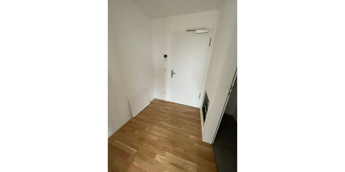 Geräumiges Apartment mit vielen Fenstern und großzügigem Balkon! 1 zimmer