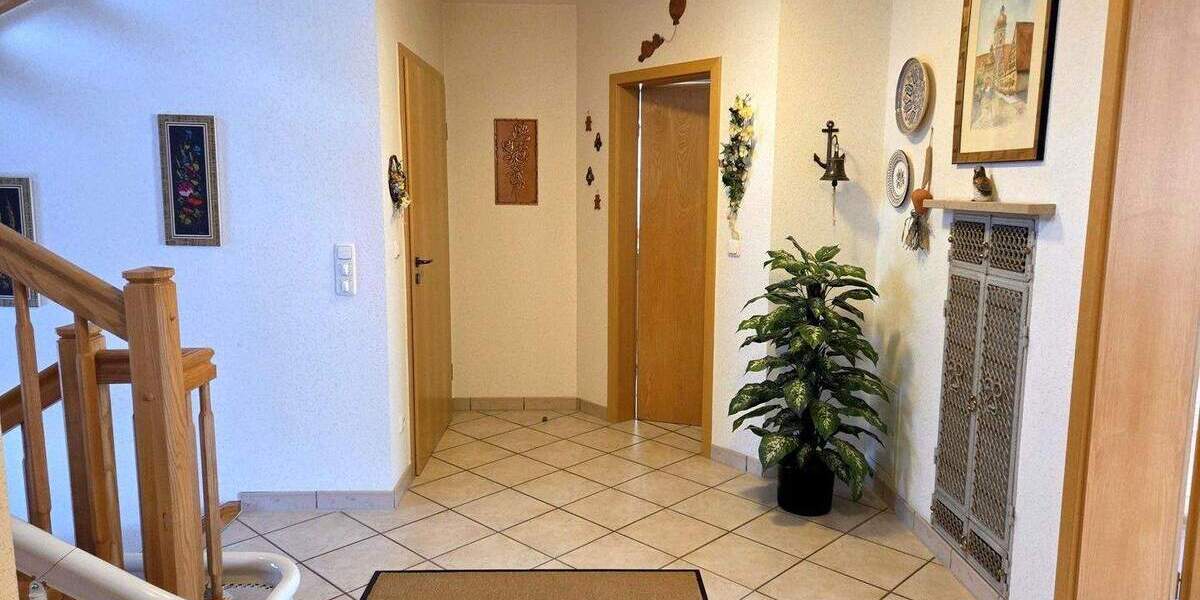 Einfamilienhaus Roßtal - 6 Zimmer, 162 m&sup2;, 849.000&euro; | Angebot:25711087