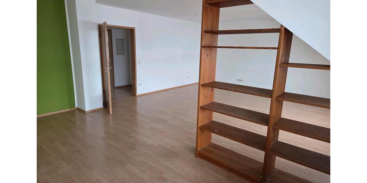Unvermietete 3 Zimmer Dachgeschoss Wohnung 3 zimmer