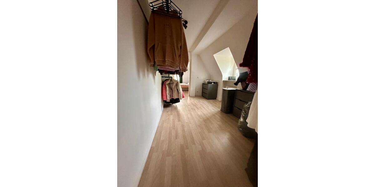 Dachgeschoßwohnung Nürnberg Gaismannshof - 6 Zimmer, 105 m&sup2;, 1.575&euro; | Angebot:26199524